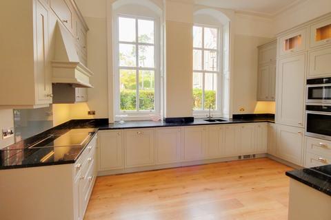4 bedroom terraced house for sale, Bolnore Road, Haywards Heath, RH16