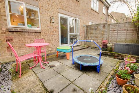 1 bedroom flat for sale, Gordon Close, Haywards Heath, RH16