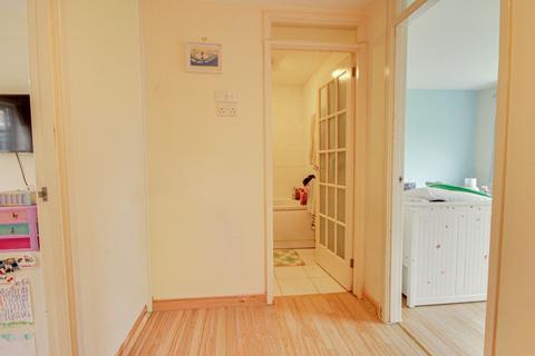 1 bedroom flat for sale, Gordon Close, Haywards Heath, RH16