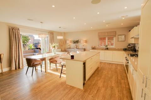 4 bedroom detached house for sale, Southern View, Haywards Heath, RH16
