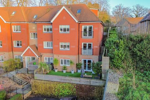 2 bedroom flat for sale, Franklands Village, Woodside Franklands Village, RH16