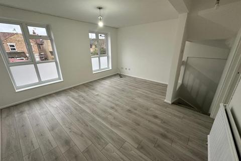 3 bedroom semi-detached house to rent, 3 Bed Flat To Let