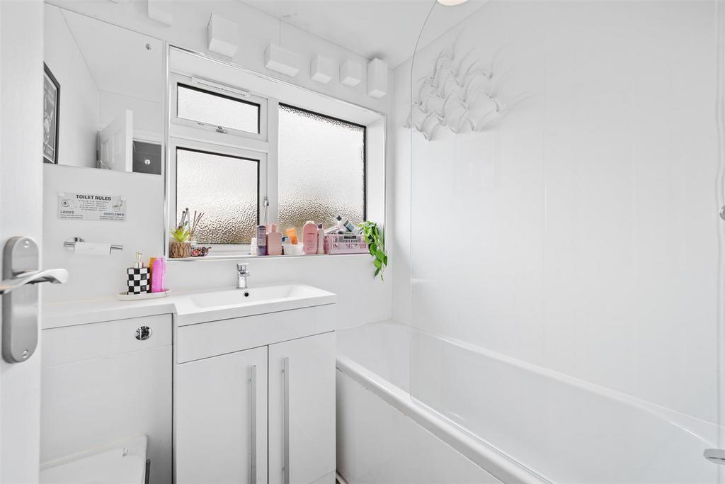 58 Russell Dr Web34.jpg