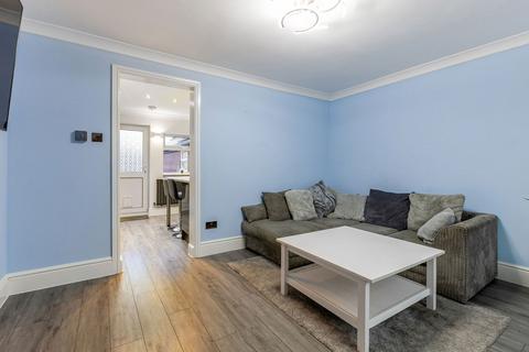 2 bedroom terraced house to rent, Bicester Road, Aylesbury HP19
