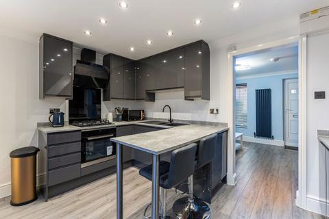 2 bedroom terraced house to rent, Bicester Road, Aylesbury HP19