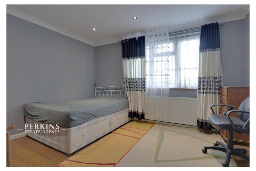 BED 5.jpg