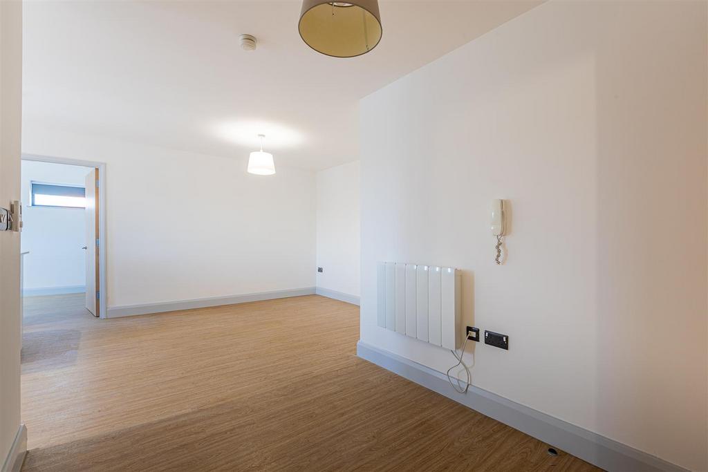 10 Victoria Park Court-8.jpg