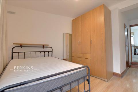 Studio to rent, Greenford, UB6