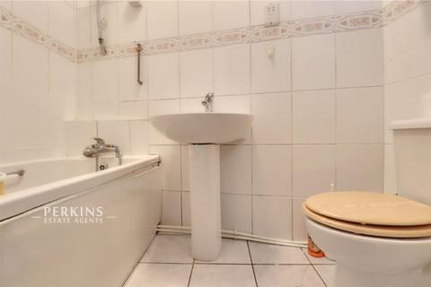 Studio to rent, Greenford, UB6