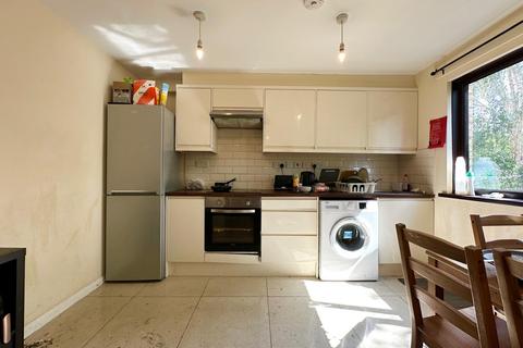 4 bedroom terraced house to rent, Oxley Close, London SE1