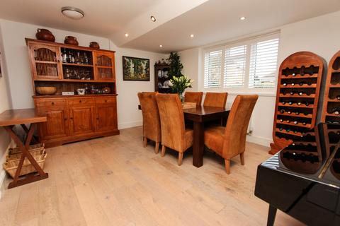 4 bedroom detached house for sale, Bourton Way, Wellingborough NN8