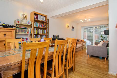 4 bedroom semi-detached house for sale, Mountfield Road, Irthlingborough NN9