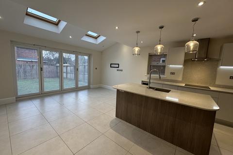 4 bedroom semi-detached house to rent, Moss Lane, Bramhall