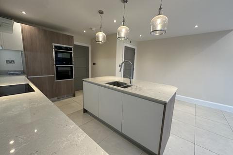 4 bedroom semi-detached house to rent, Moss Lane, Bramhall