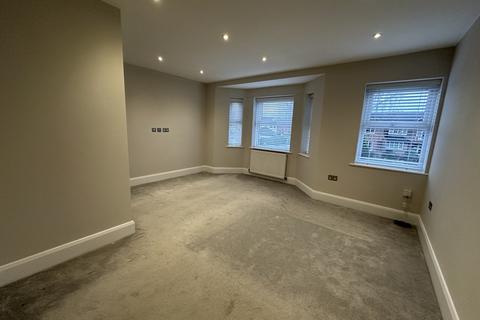 4 bedroom semi-detached house to rent, Moss Lane, Bramhall