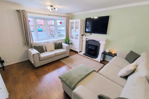 3 bedroom semi-detached house to rent, Corve Gardens, Wolverhampton WV6