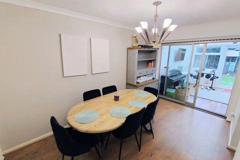 3 bedroom semi-detached house to rent, Corve Gardens, Wolverhampton WV6