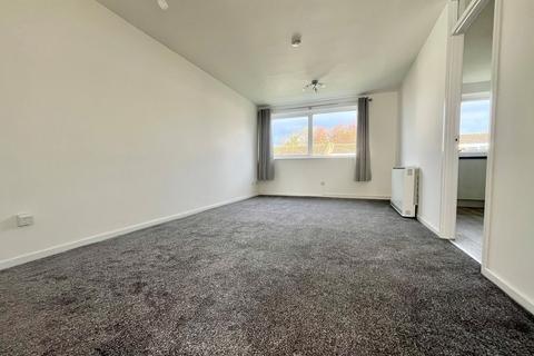 2 bedroom flat to rent, Brendans Close, Hornchurch