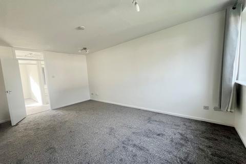 2 bedroom flat to rent, Brendans Close, Hornchurch