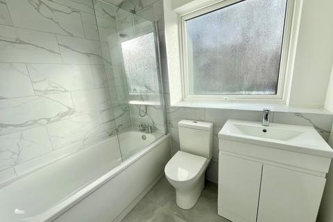 2 bedroom flat to rent, Brendans Close, Hornchurch