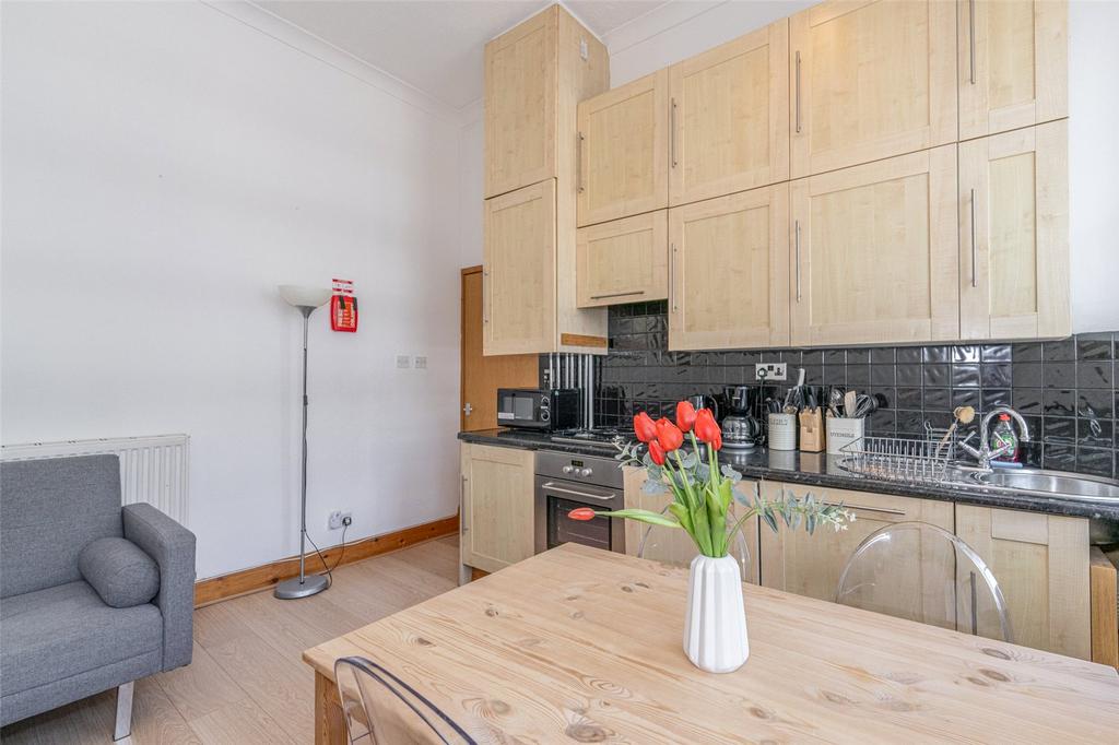 Lounge Kitchen Alt