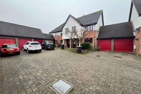 3 bedroom terraced house to rent, Barley Court, Saffron Walden