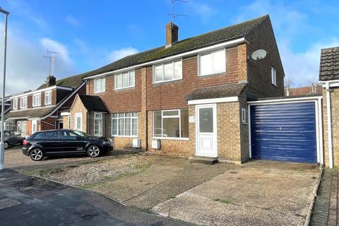 3 bedroom semi-detached house for sale - Saffron Way, Tiptree