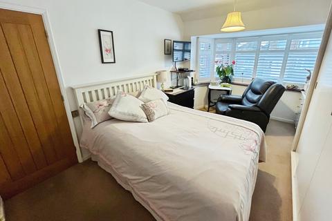 4 bedroom semi-detached house for sale, Woodgate Drive, Leicester LE4