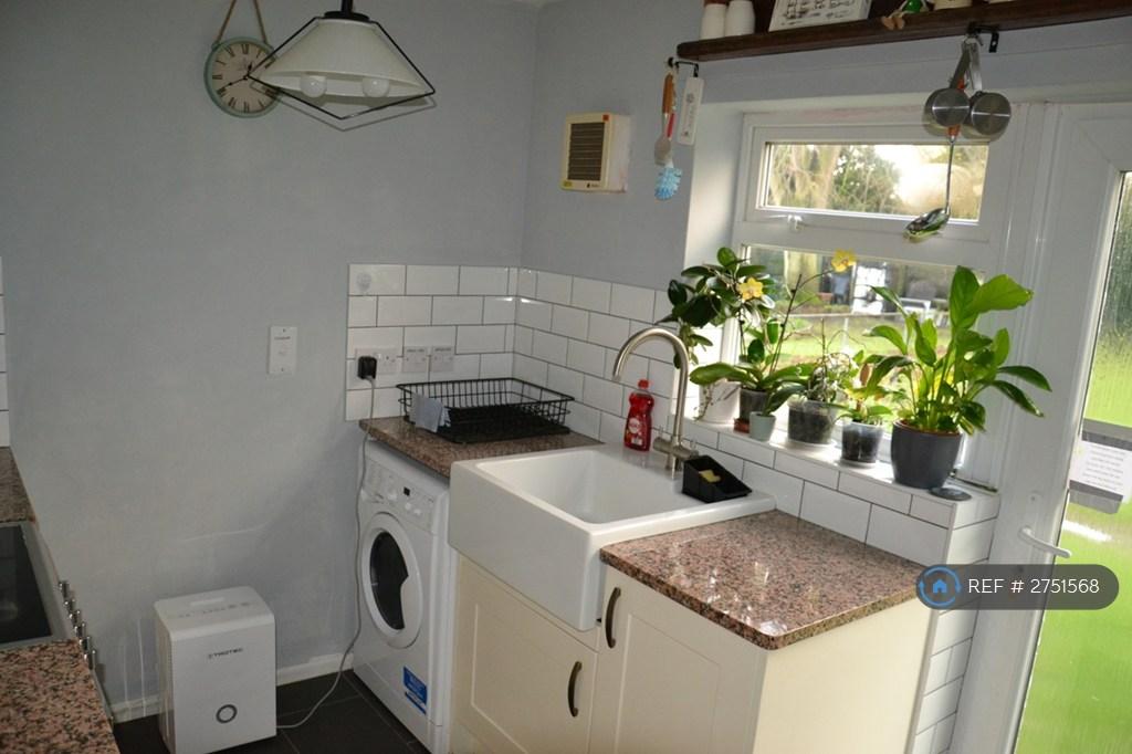 Fully Equipped Kitchen With Granite Working Top