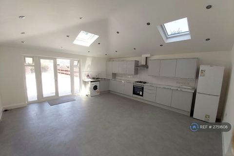5 bedroom terraced house to rent, Carlyle Road, London, E12