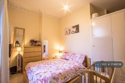 2 bedroom flat to rent, London Road, Cheltenham, GL52