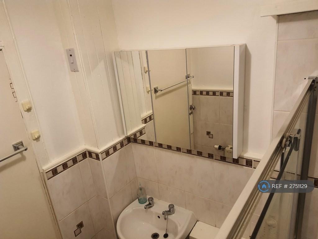 Family Bathroom.