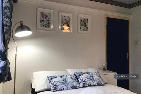 1 bedroom in a house share to rent, Longfield Avenue, Enfield, EN3