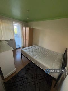 1 bedroom in a flat share to rent, St Hugh's Rd, London, SE20