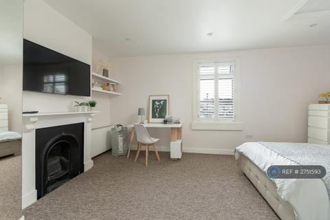 2 bedroom flat to rent, West Avenue, Bath, BA2