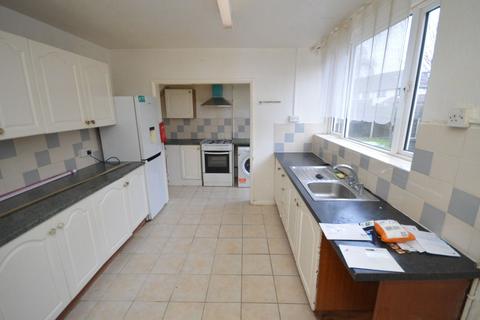 4 bedroom terraced house to rent, Keir Hardie Way, Barking