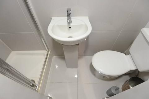 Studio to rent, Hemstal Road, London NW6