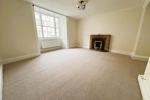 3 bedroom ground floor flat to rent, St. Peter Street, Tiverton, EX16