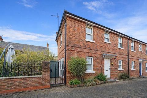 2 bedroom semi-detached house to rent, Peelers Court, Canterbury
