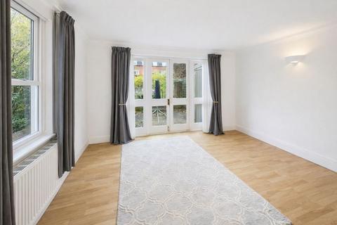 2 bedroom semi-detached house to rent, Peelers Court, Canterbury
