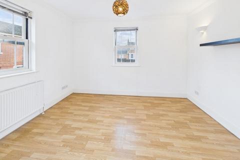 2 bedroom semi-detached house to rent, Peelers Court, Canterbury