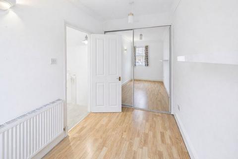 2 bedroom semi-detached house to rent, Peelers Court, Canterbury