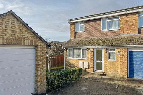 Nelson Close - No Onward Chain - Detached Garage