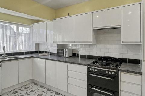 3 bedroom semi-detached house for sale, Nelson Close - No Onward Chain - Detached Garage
