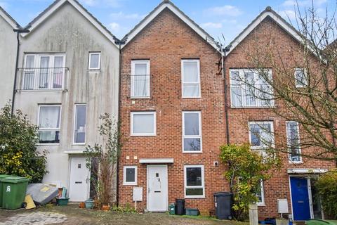 4 bedroom terraced house to rent - Risinghurst Mews, Basingstoke RG24