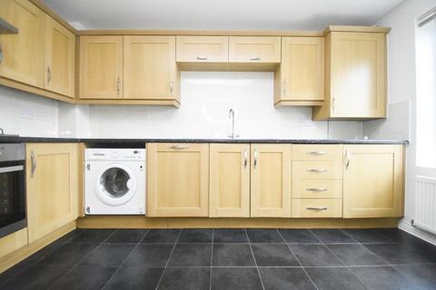 4 bedroom terraced house to rent, Risinghurst Mews, Basingstoke RG24