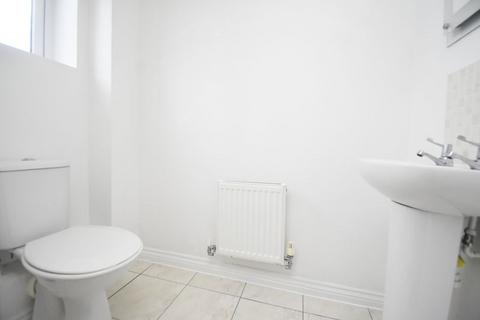 4 bedroom terraced house to rent, Risinghurst Mews, Basingstoke RG24