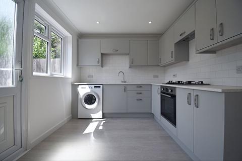4 bedroom house to rent - Keats Close, Basingstoke RG24