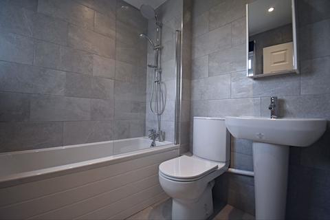4 bedroom house to rent, Keats Close, Basingstoke RG24