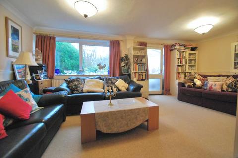 3 bedroom property for sale, Angus Close, Chessington